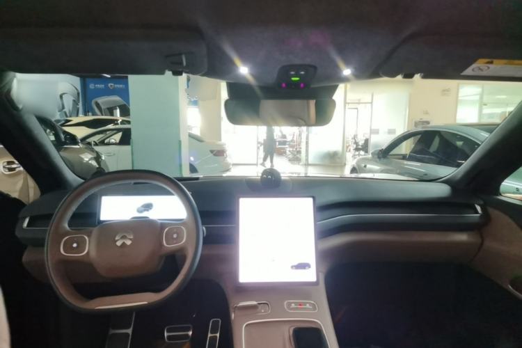 Used Nio ES8 2024 75 kWh Center Console