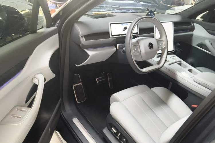 Used Nio ES8 2024 75 kWh Driver Seat