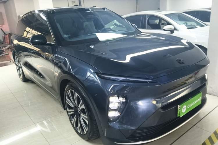 Used Nio ES8 2024 75 kWh Front Right 45 Deg