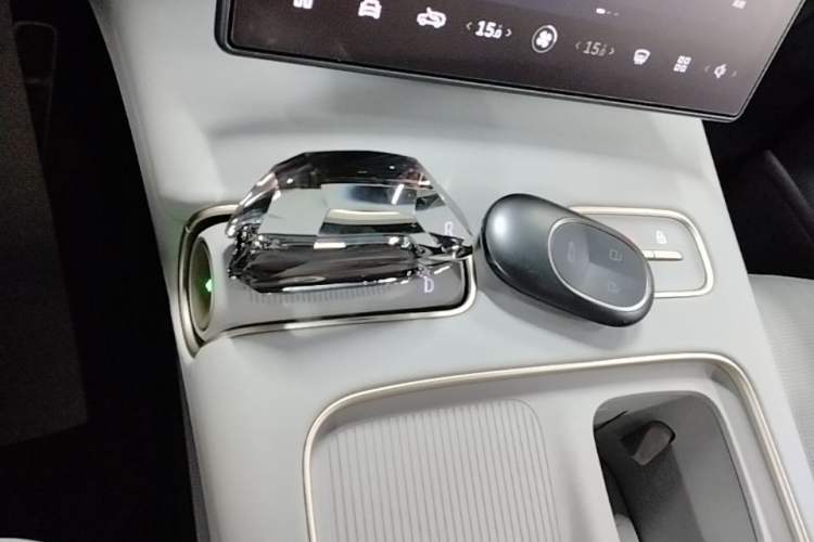 Used Nio ES8 2024 75 kWh Executive Edition Gear Lever