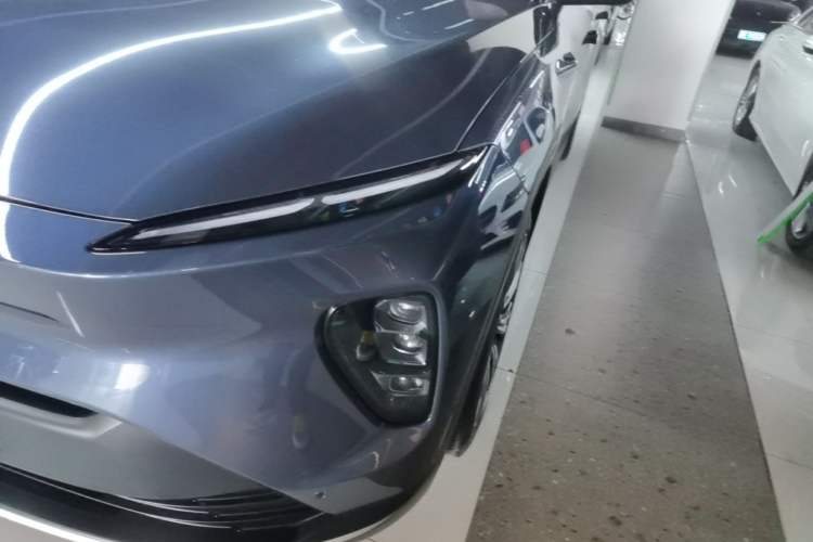 Used Nio ES8 2024 75 kWh Left Front Headlight