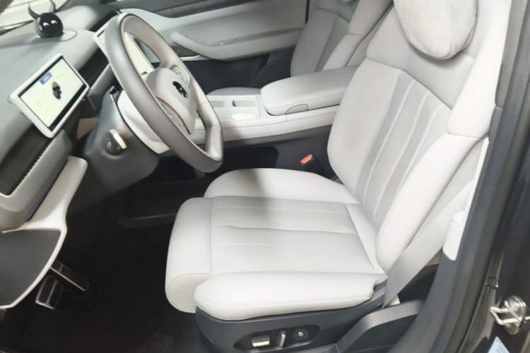 Used Nio ES8 2024 75 kWh Left Front Seat