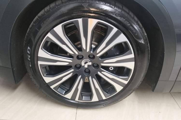 Used Nio ES8 2024 75 kWh Left Front Wheel Hub