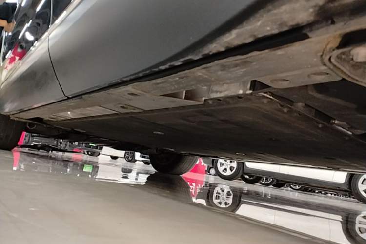 Used Nio ES8 2024 75 kWh Executive Edition Left Side Sill