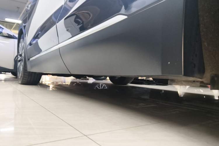 Used Nio ES8 2024 75 kWh Left Side Sill