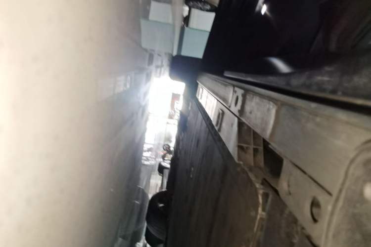Used Nio ES8 2024 75 kWh Left Side Sill