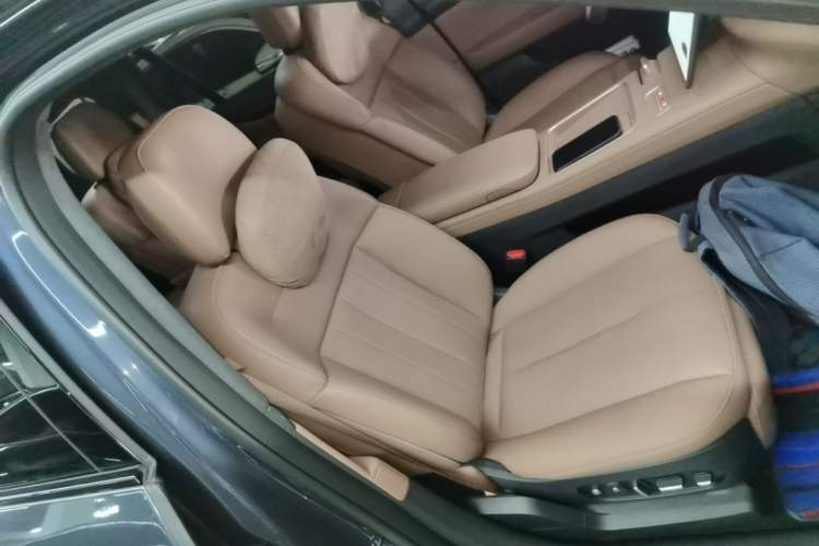 Used Nio ES8 2024 75 kWh Right Front Seat