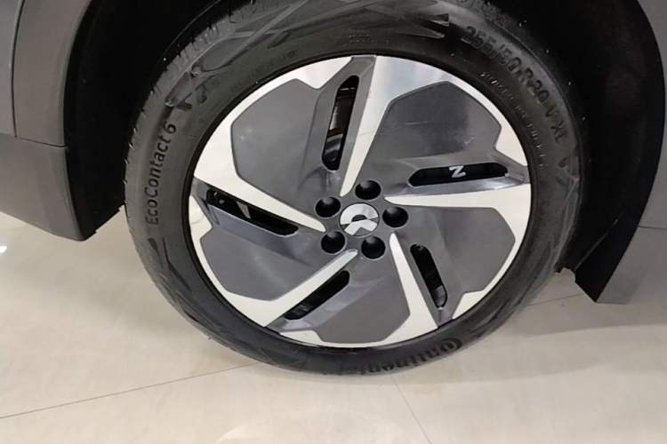 Used Nio ES8 2024 75 kWh Executive Edition Right Rear Wheel Hub