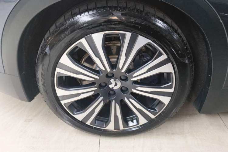 Used Nio ES8 2024 75 kWh Right Rear Wheel Hub