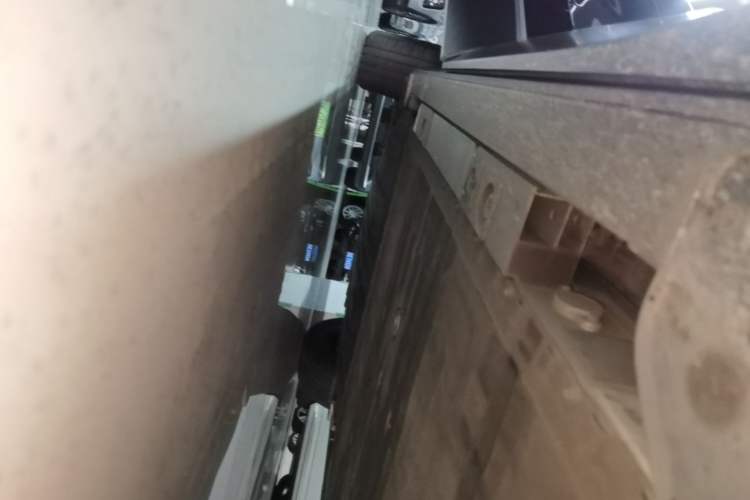 Used Nio ES8 2024 75 kWh Right Side Sill