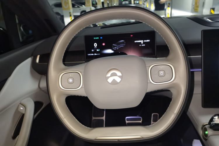 Used Nio ES8 2024 75 kWh Executive Edition Steering Wheel