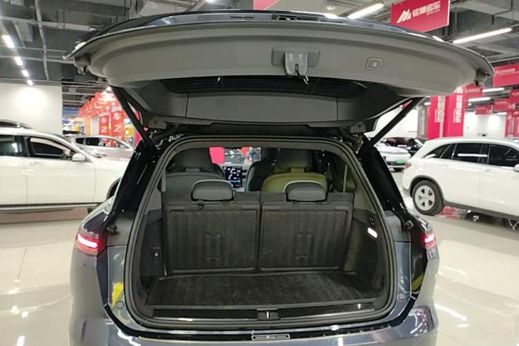 Used Nio ES8 2024 75 kWh Executive Edition Trunk