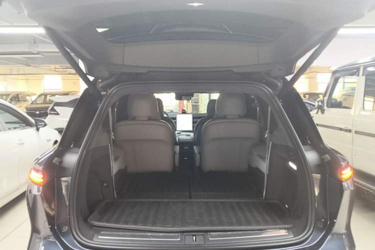 Used Nio ES8 2024 75 kWh Trunk