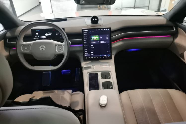 Used Nio ES8 2024 75 kWh Executive Edition Center Console