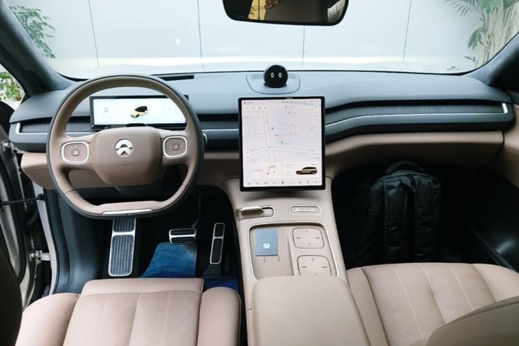Used Nio ES8 2024 75 kWh Center Console