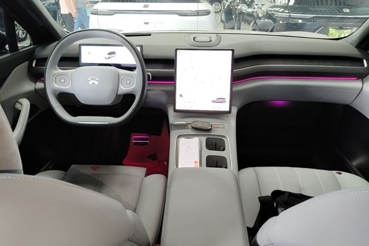 Used Nio ES8 2024 75 kWh Center Console