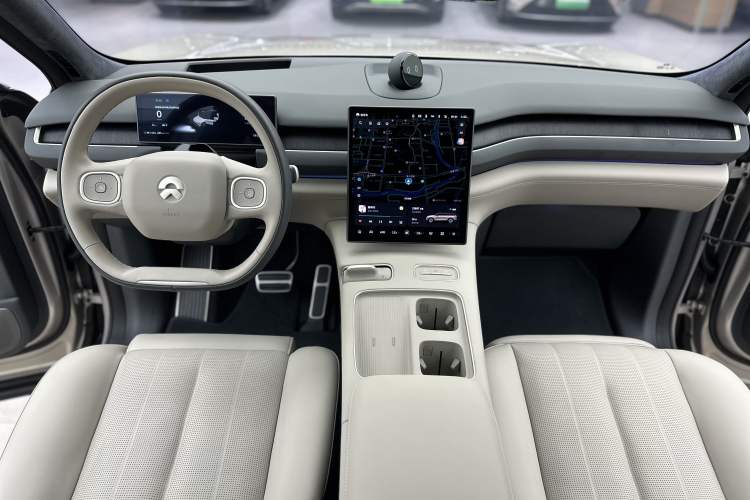 Used Nio ES8 2024 75 kWh Center Console