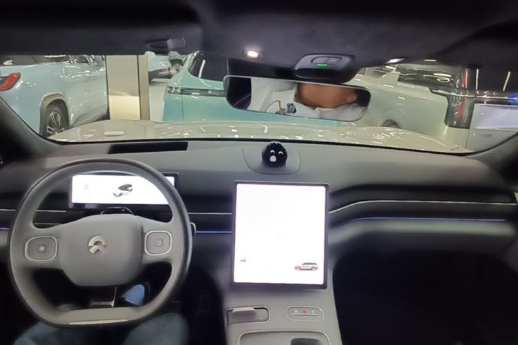 Used Nio ES8 2024 75 kWh Center Console