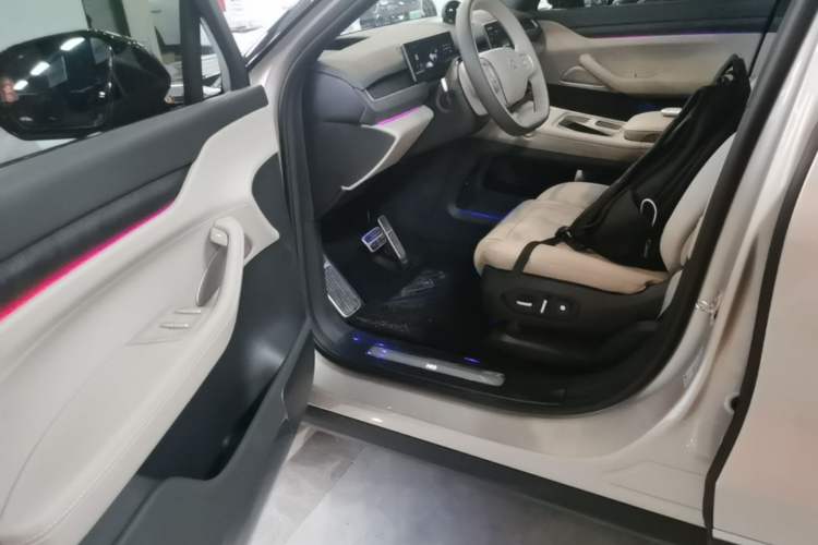 Used Nio ES8 2024 75 kWh Executive Edition Driver Seat