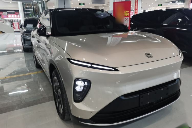 Used Nio ES8 2024 75 kWh Executive Edition Front Right 45 Deg