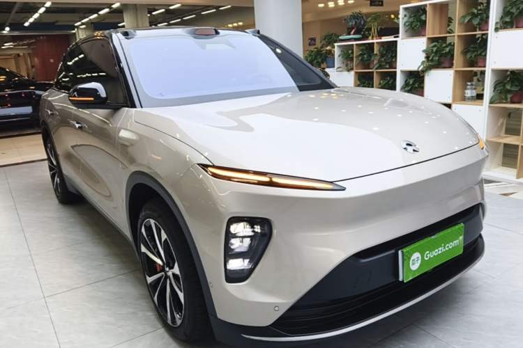 Used Nio ES8 2024 75 kWh Front Right 45 Deg