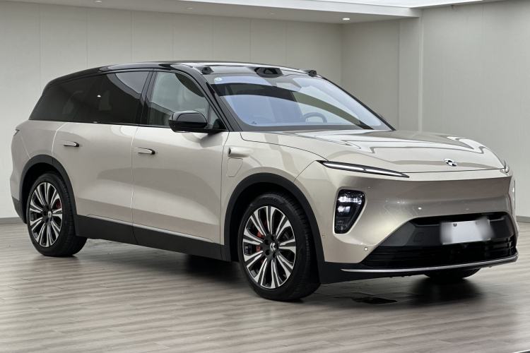 Used Nio ES8 2024 75 kWh Front Right 45 Deg