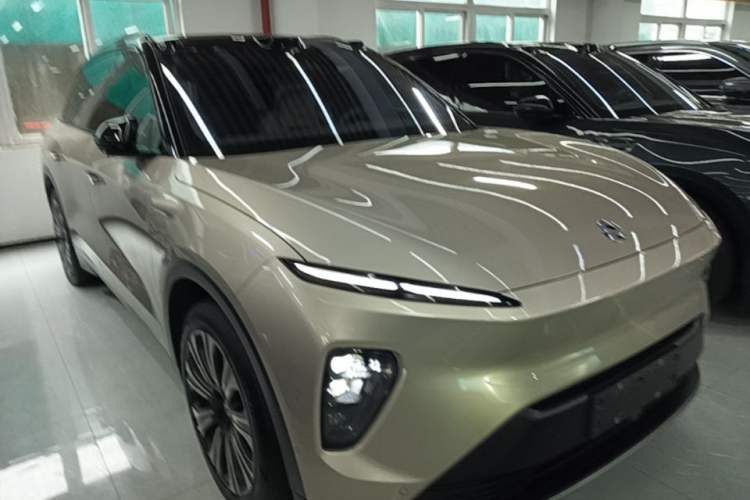Used Nio ES8 2024 75 kWh Front Right 45 Deg