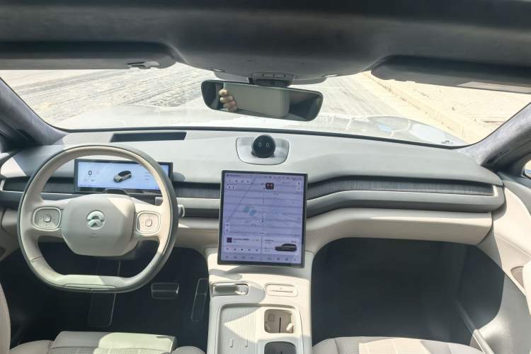Used Nio ES8 2024 75 kWh Executive Edition Interior 1