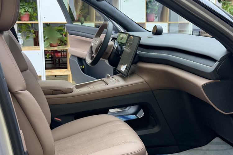 Used Nio ES8 2024 75 kWh Interior 12