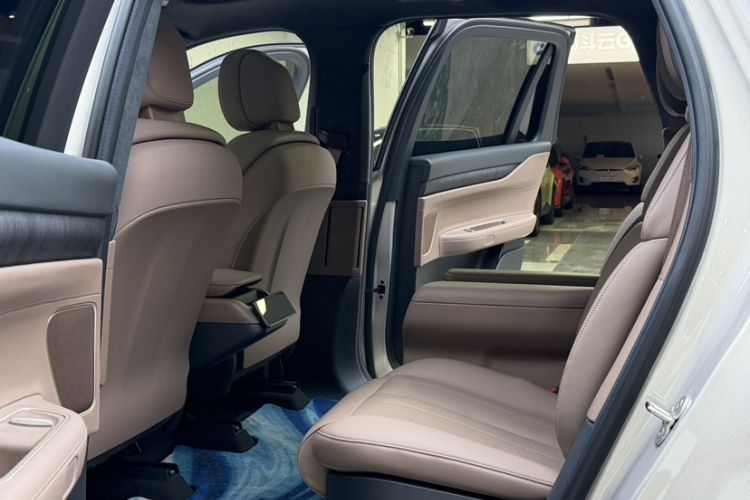 Used Nio ES8 2024 75 kWh Interior 3