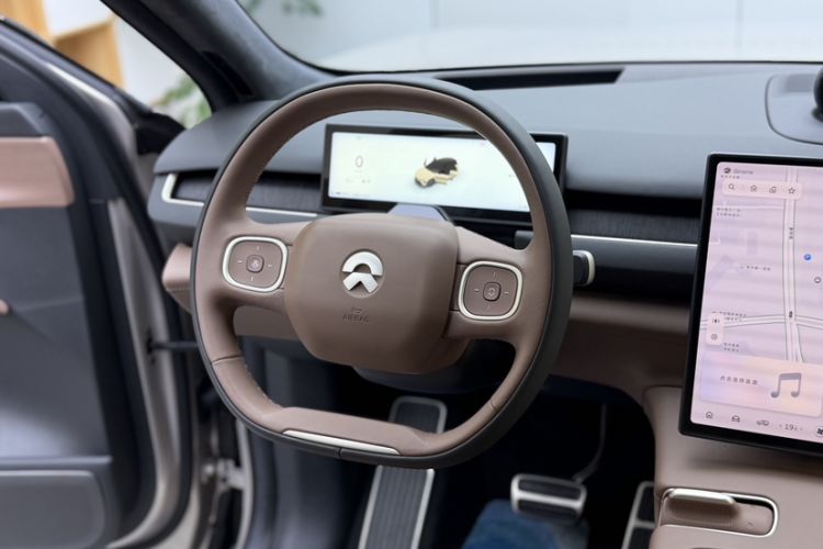 Used Nio ES8 2024 75 kWh Interior 4