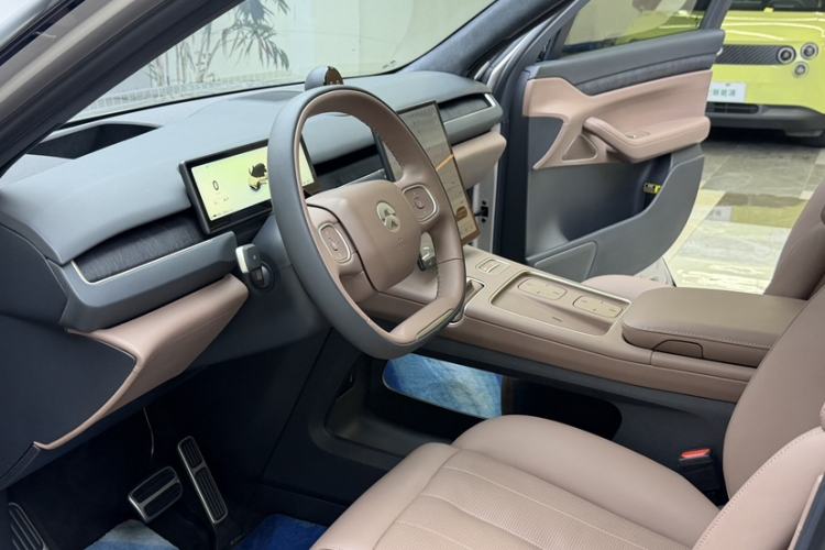 Used Nio ES8 2024 75 kWh Interior 5