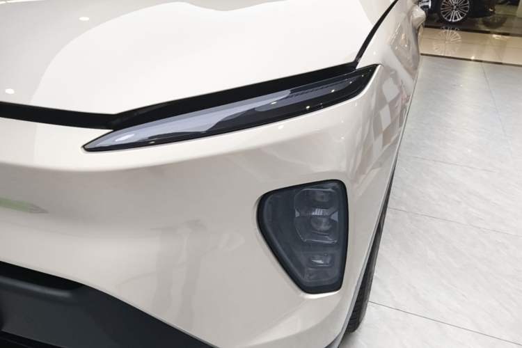 Used Nio ES8 2024 75 kWh Left Front Headlight