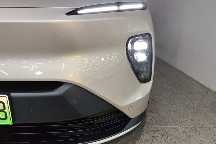 Used Nio ES8 2024 75 kWh Left Front Headlight