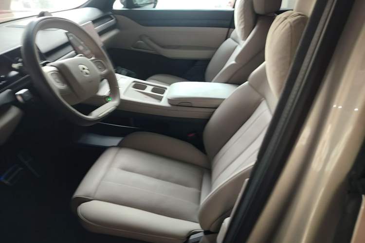 Used Nio ES8 2024 75 kWh Executive Edition Left Front Seat