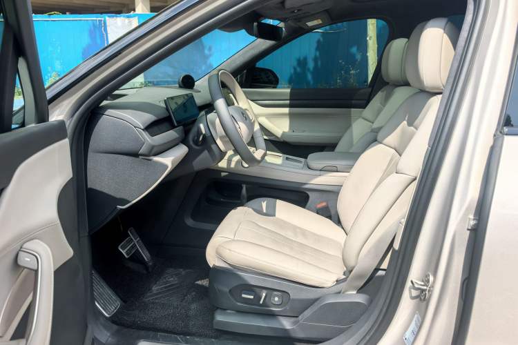 Used Nio ES8 2024 75 kWh Executive Edition Left Front Seat