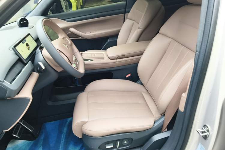 Used Nio ES8 2024 75 kWh Left Front Seat