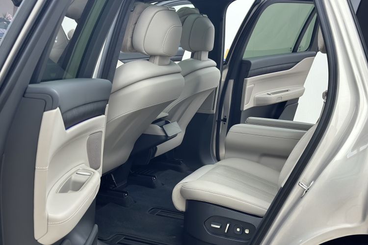 Used Nio ES8 2024 75 kWh Left Front Seat
