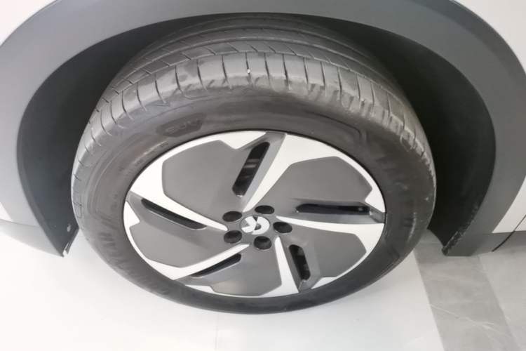 Used Nio ES8 2024 75 kWh Executive Edition Left Front Wheel Hub