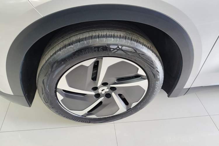 Used Nio ES8 2024 75 kWh Left Front Wheel Hub