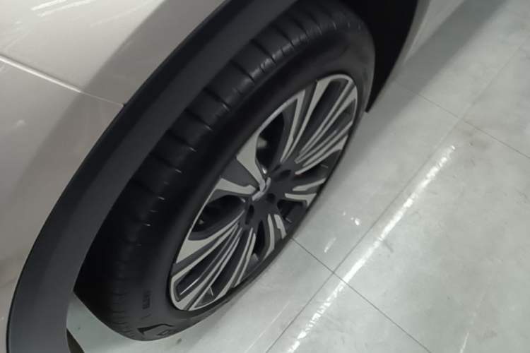 Used Nio ES8 2024 75 kWh Left Front Wheel Hub