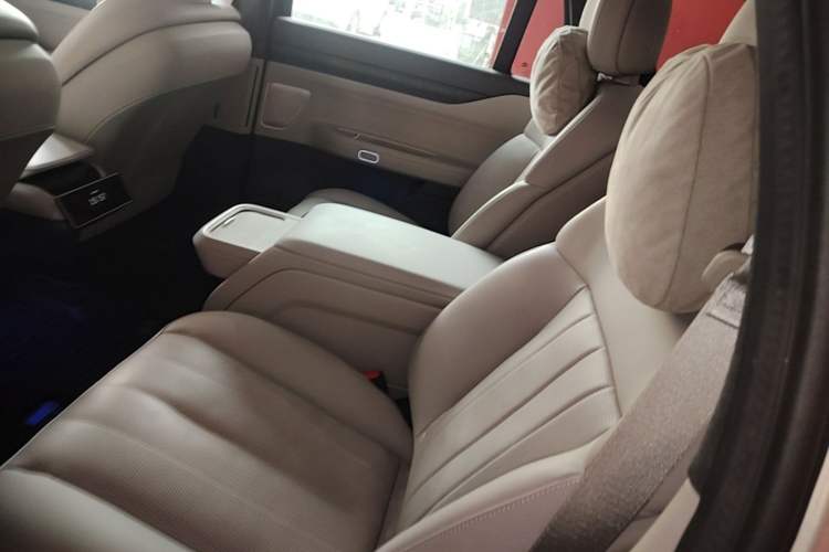 Used Nio ES8 2024 75 kWh Executive Edition Left Rear Seat