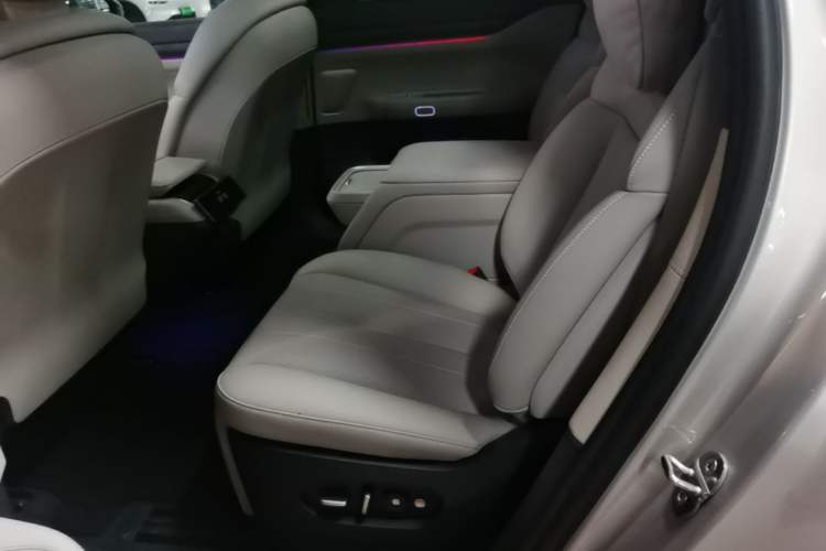 Used Nio ES8 2024 75 kWh Executive Edition Left Rear Seat