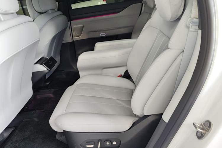 Used Nio ES8 2024 75 kWh Left Rear Seat