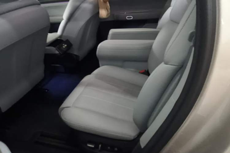 Used Nio ES8 2024 75 kWh Left Rear Seat