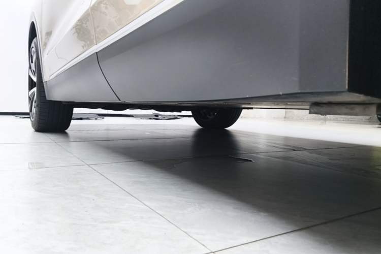 Used Nio ES8 2024 75 kWh Left Side Sill
