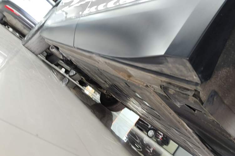 Used Nio ES8 2024 75 kWh Left Side Sill
