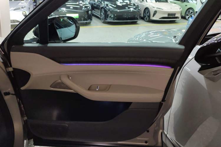 Used Nio ES8 2024 75 kWh Right Front Door Interior