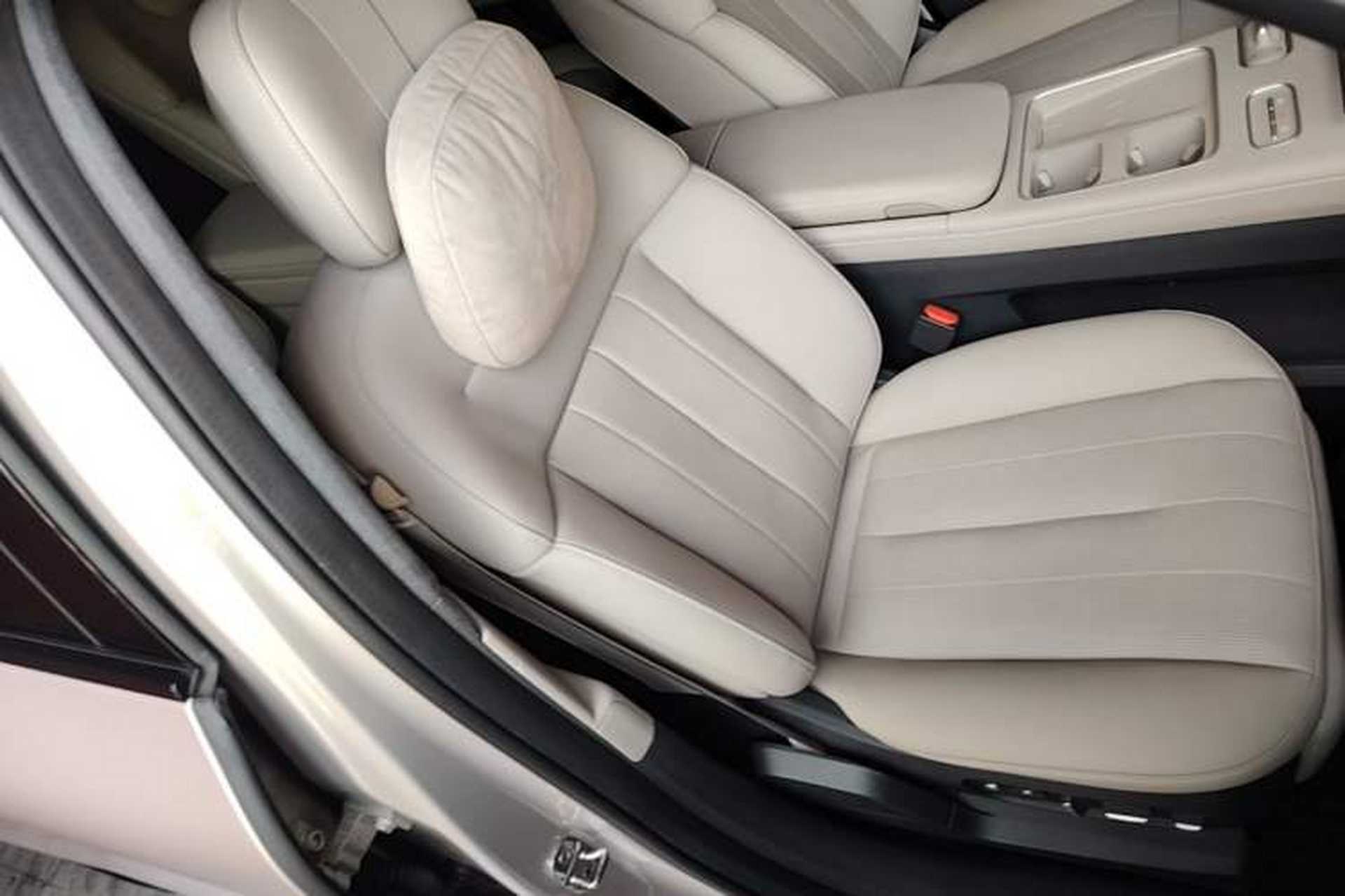 Used Nio ES8 2024 75 kWh Executive Edition Right Front Seat