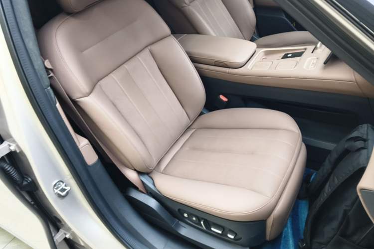 Used Nio ES8 2024 75 kWh Right Front Seat
